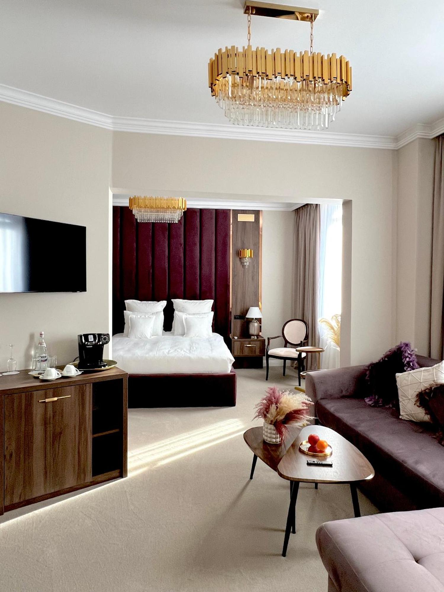 Hotel 5 Continents Craiova Exteriör bild
