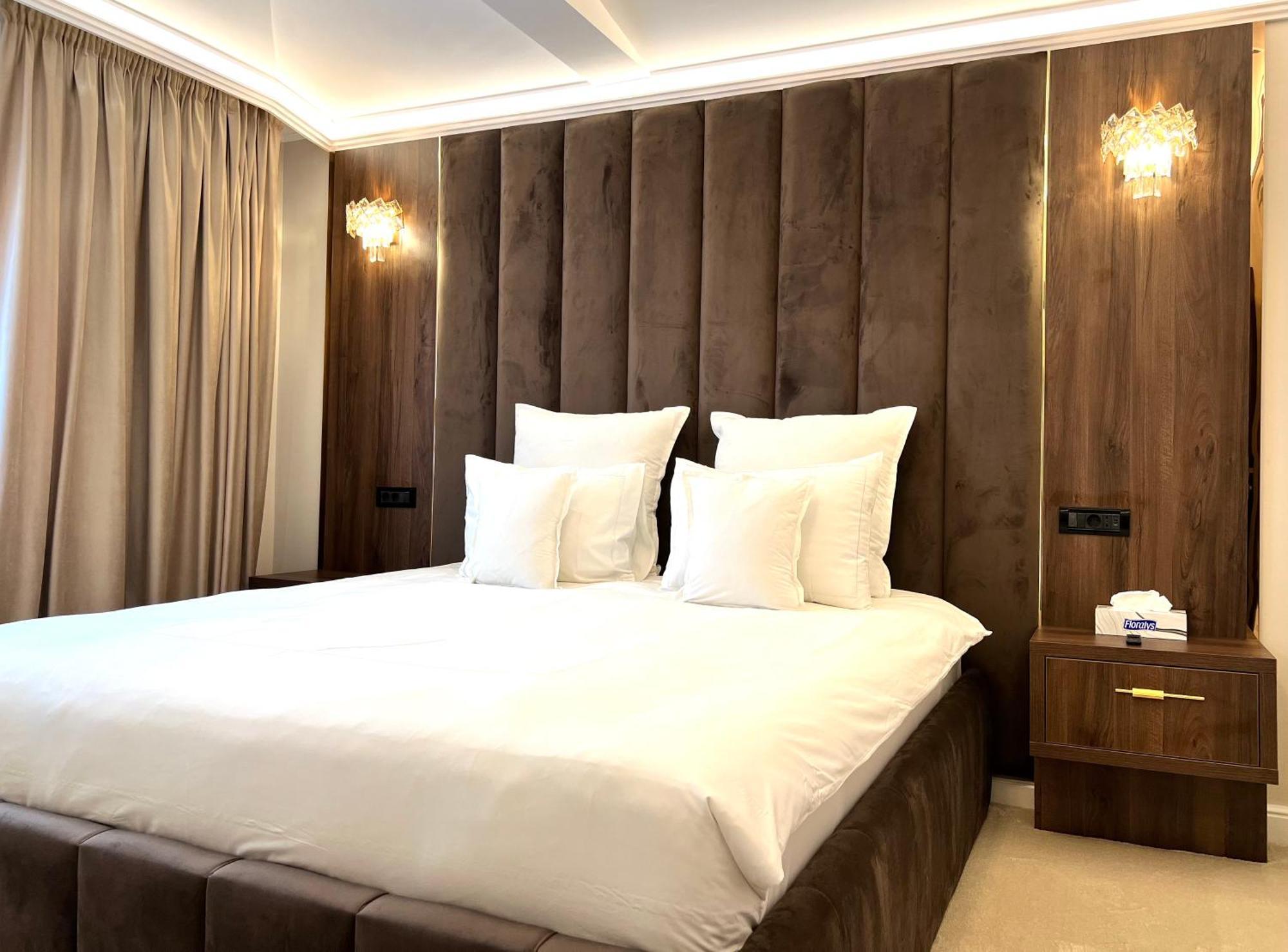 Hotel 5 Continents Craiova Exteriör bild