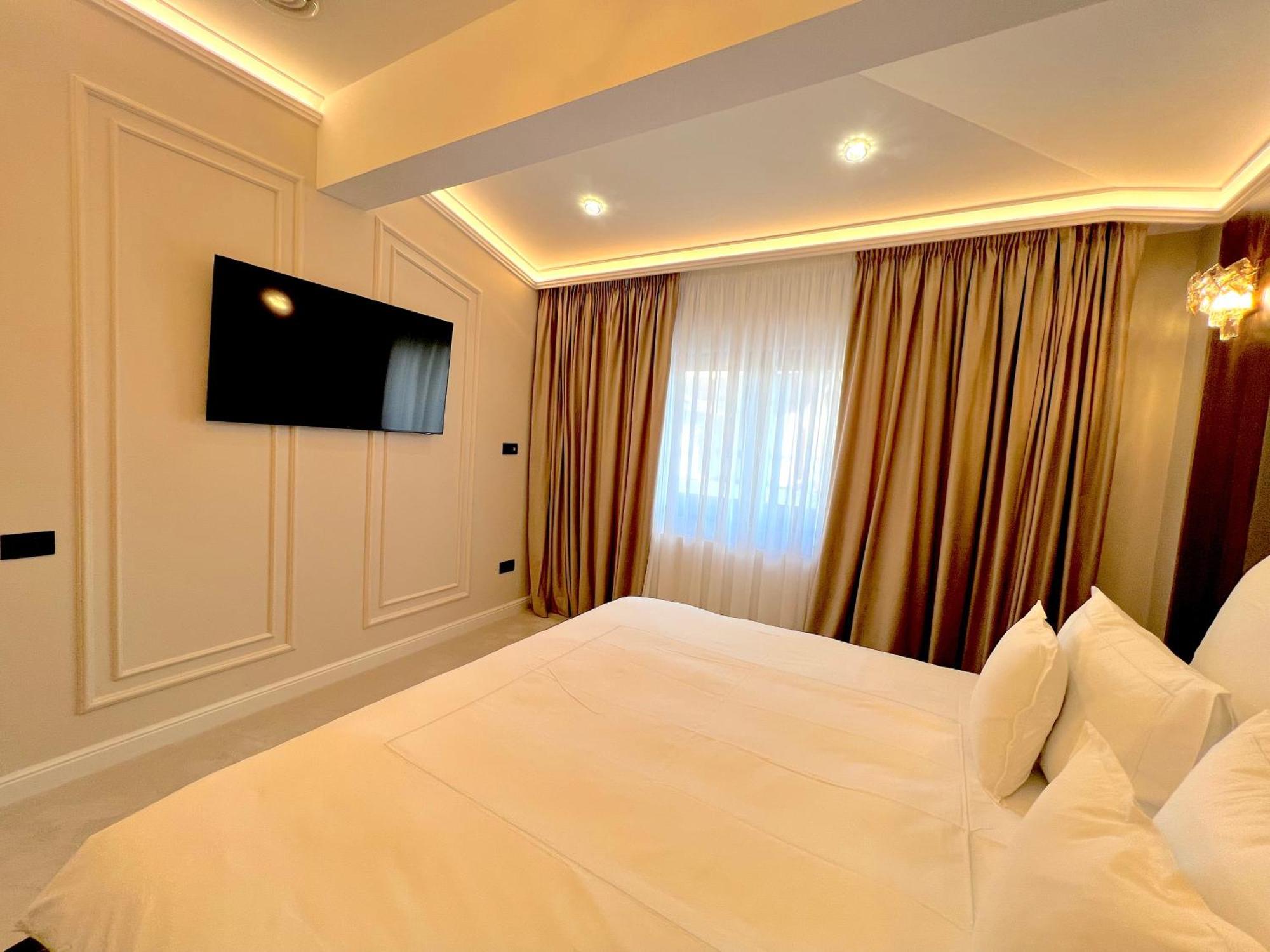 Hotel 5 Continents Craiova Exteriör bild