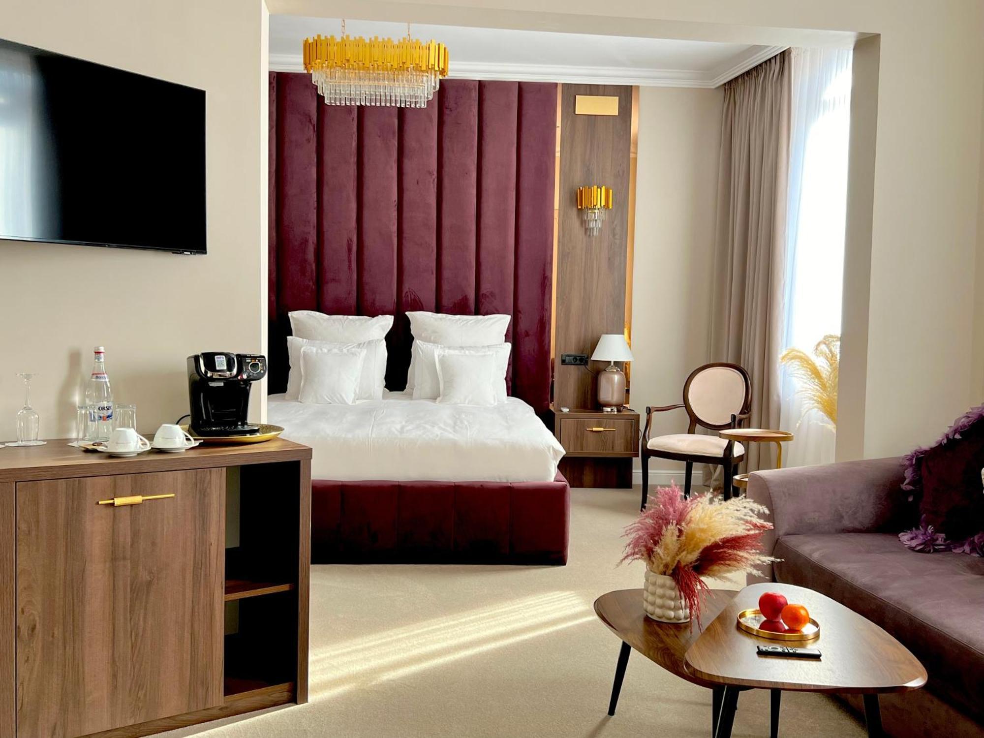 Hotel 5 Continents Craiova Exteriör bild