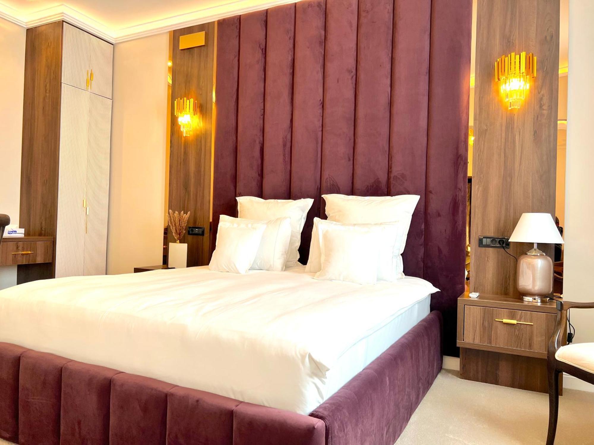 Hotel 5 Continents Craiova Exteriör bild