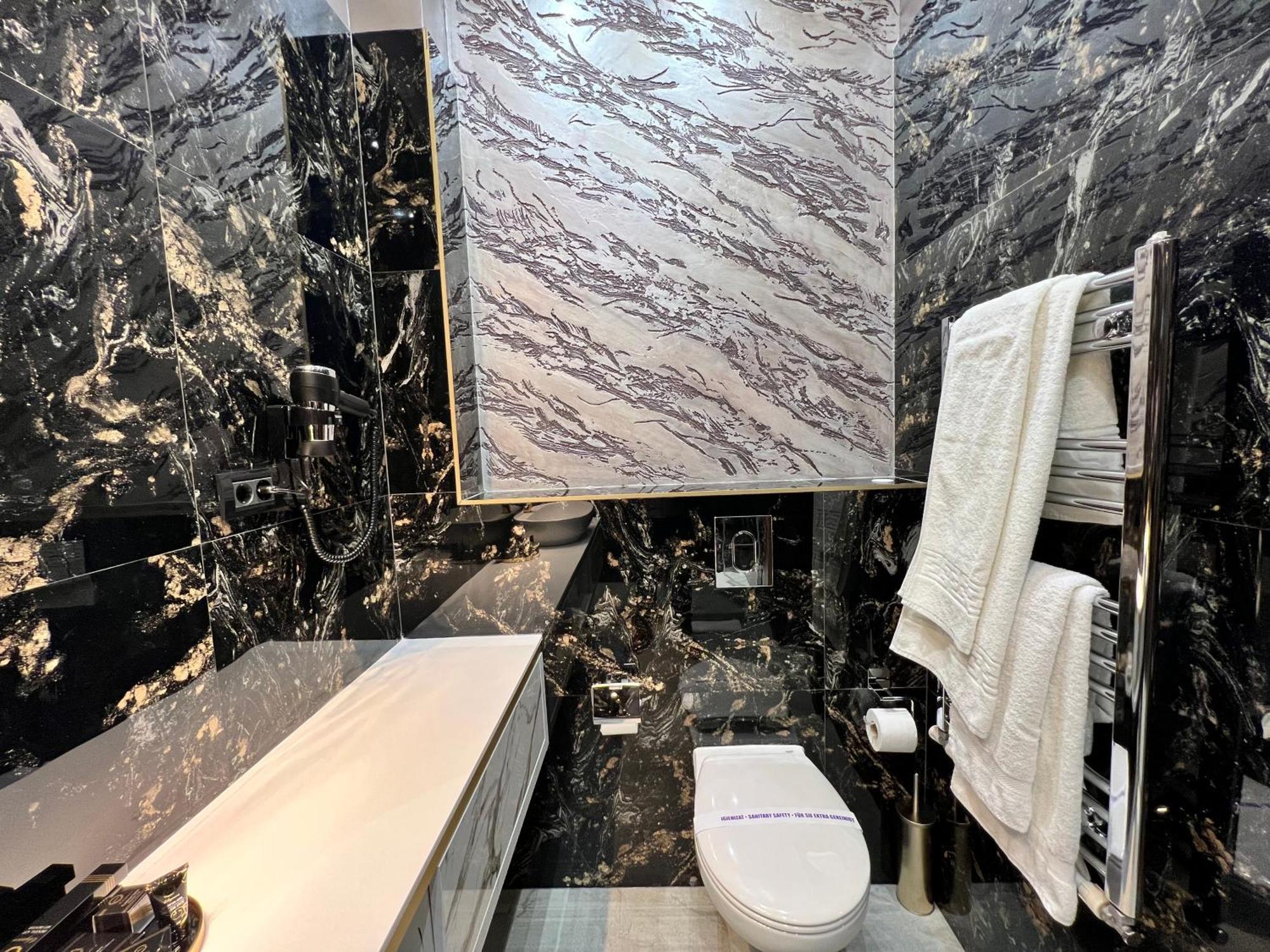 Hotel 5 Continents Craiova Exteriör bild