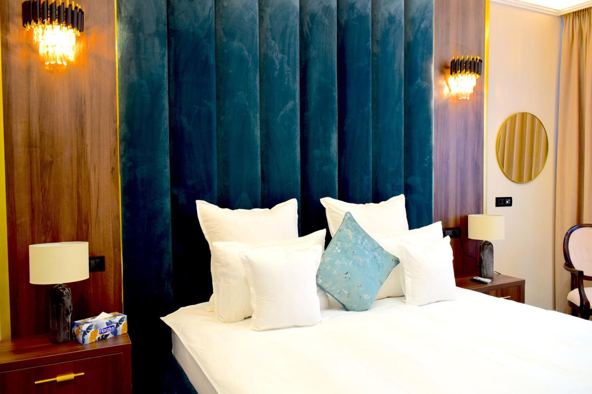 Hotel 5 Continents Craiova Exteriör bild