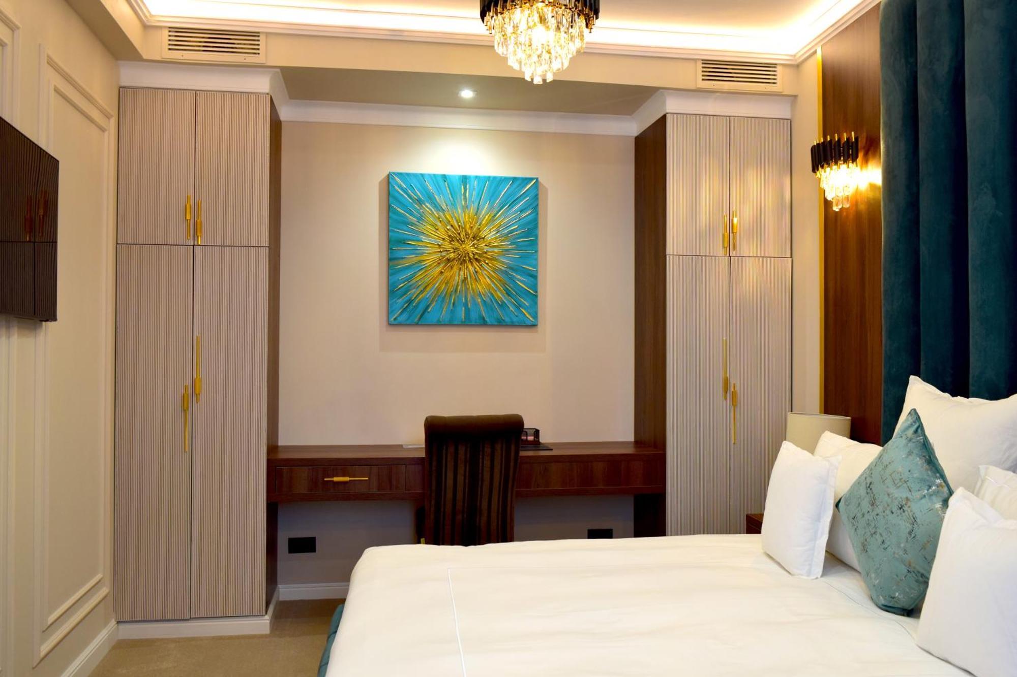 Hotel 5 Continents Craiova Exteriör bild