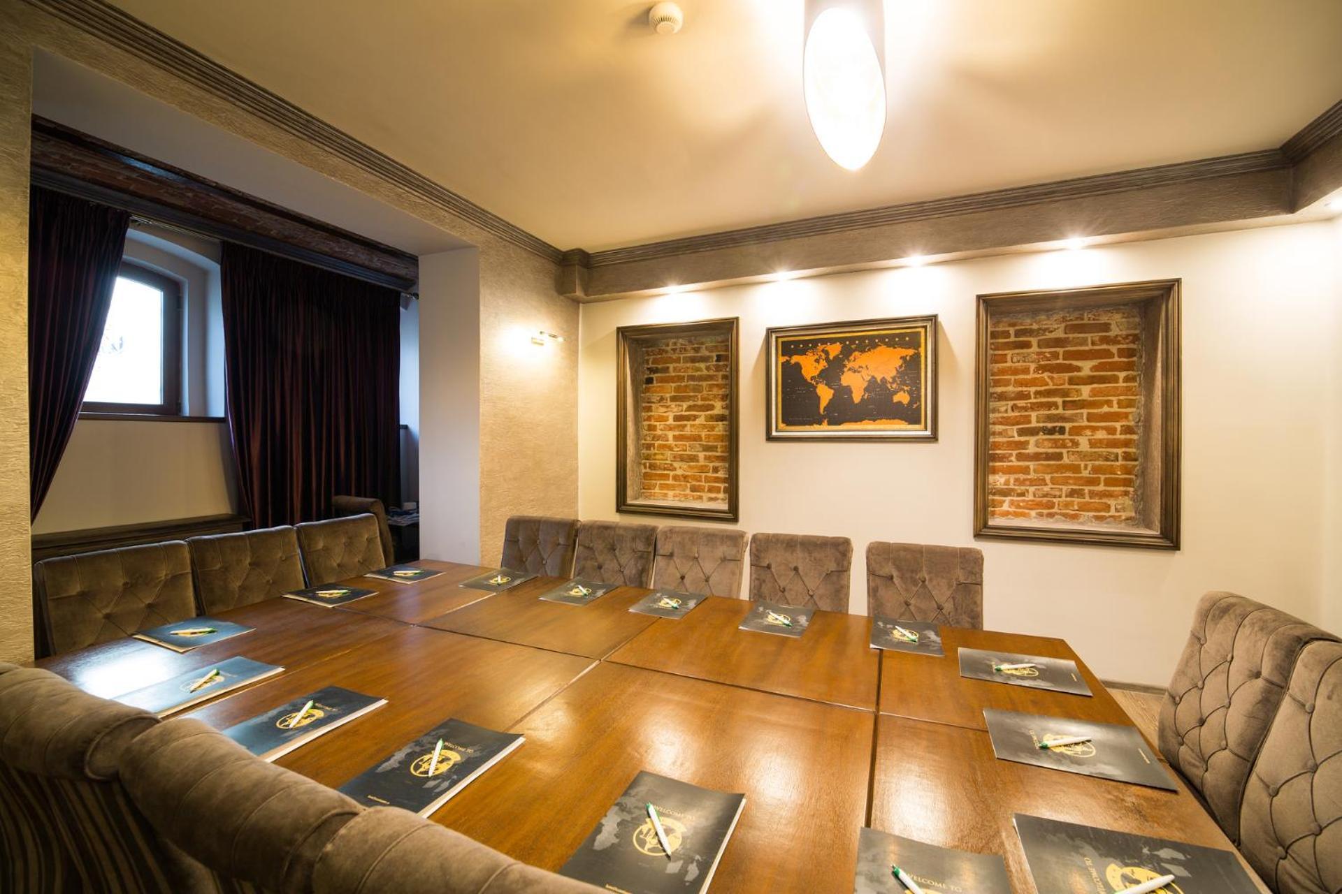 Hotel 5 Continents Craiova Exteriör bild