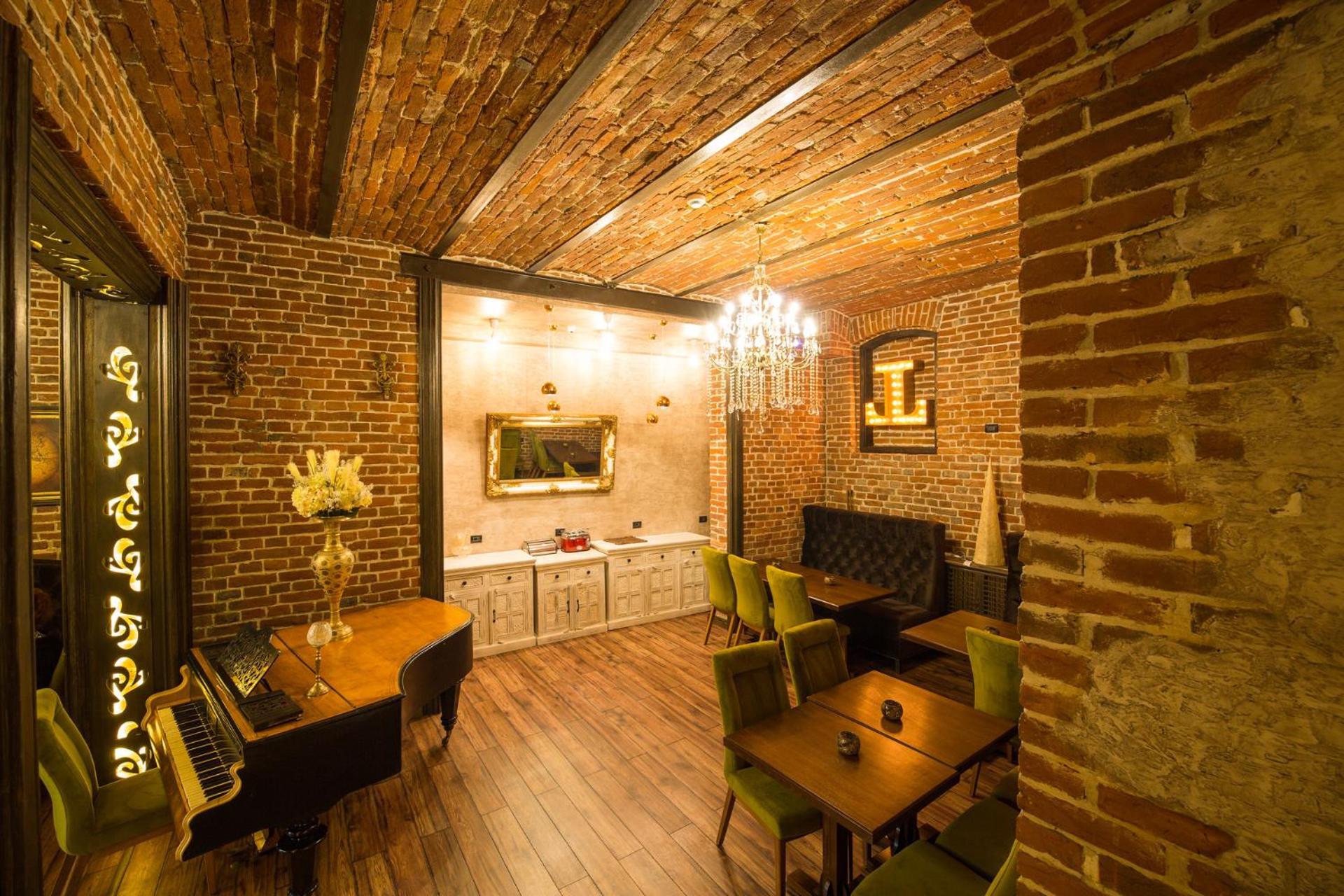 Hotel 5 Continents Craiova Exteriör bild