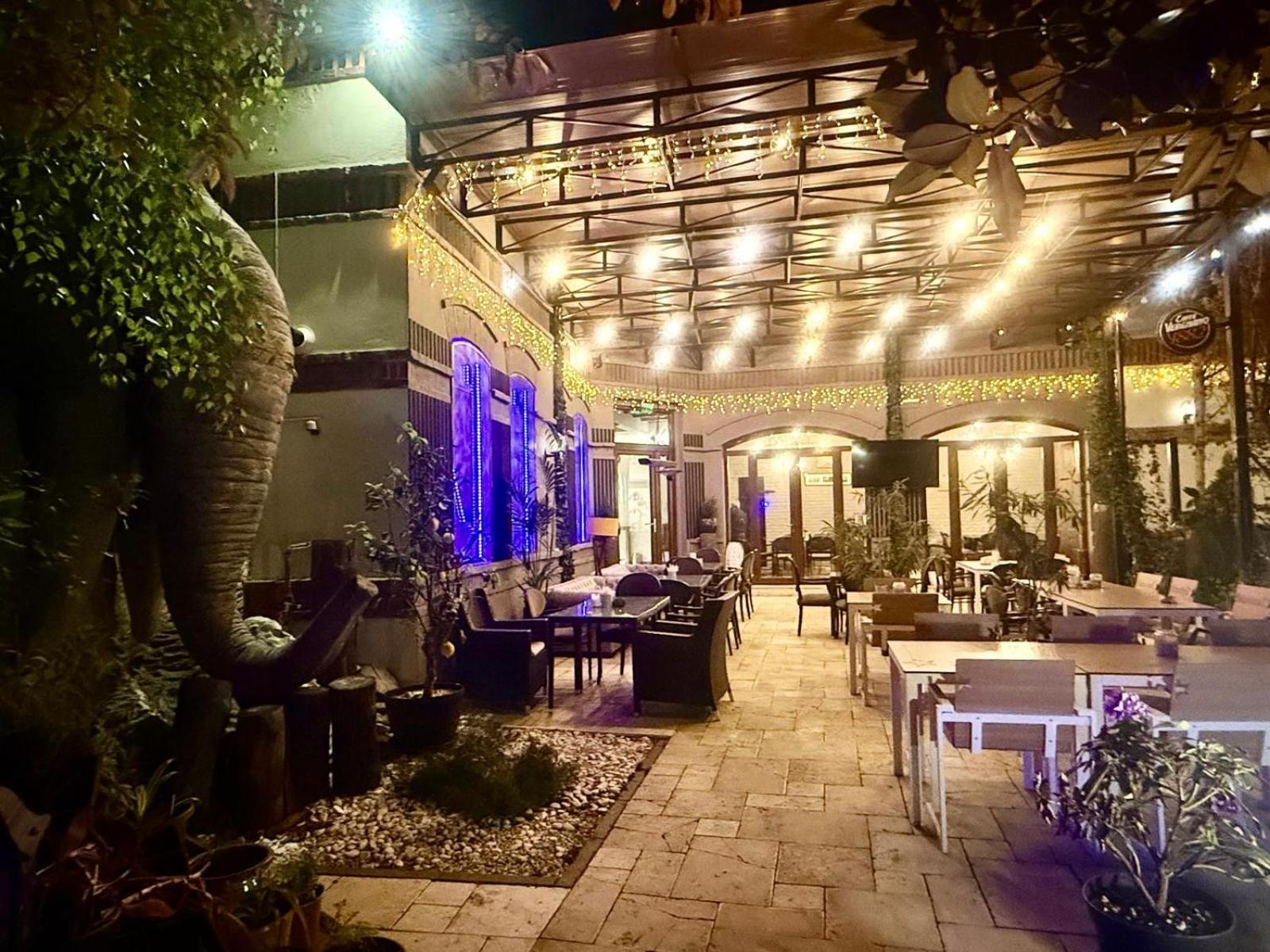 Hotel 5 Continents Craiova Exteriör bild