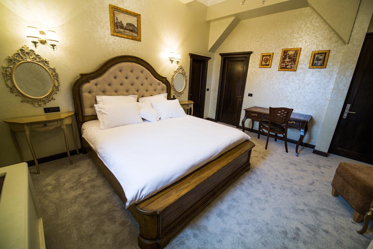 Hotel 5 Continents Craiova Exteriör bild