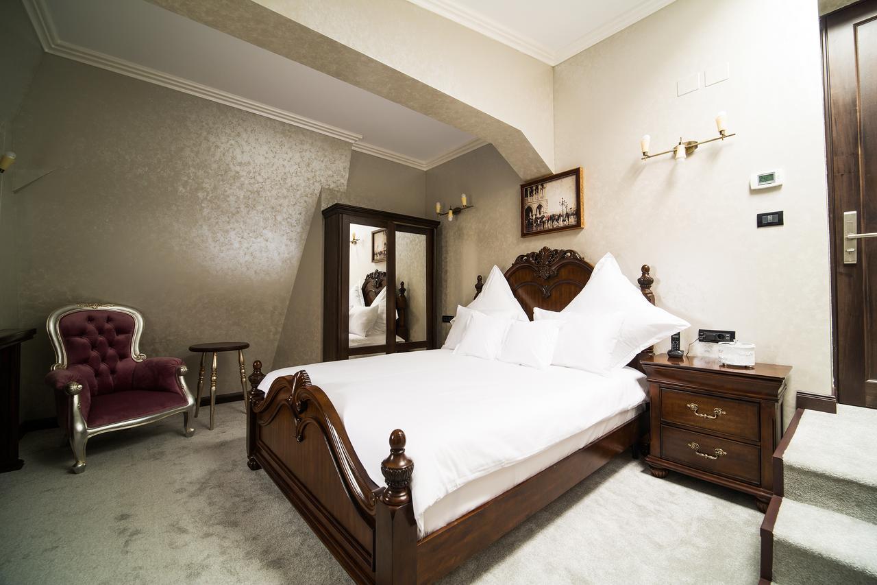 Hotel 5 Continents Craiova Exteriör bild